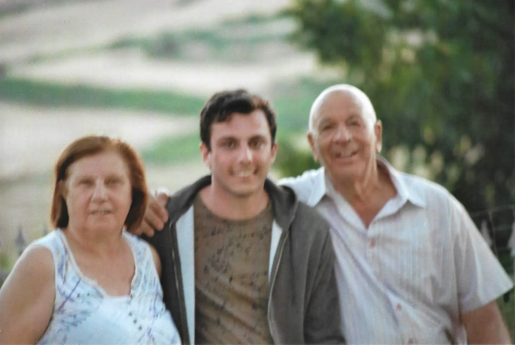Calogero Agnello mit seiner Frau und seinem Enkel Enrico in Sizilien, 2017